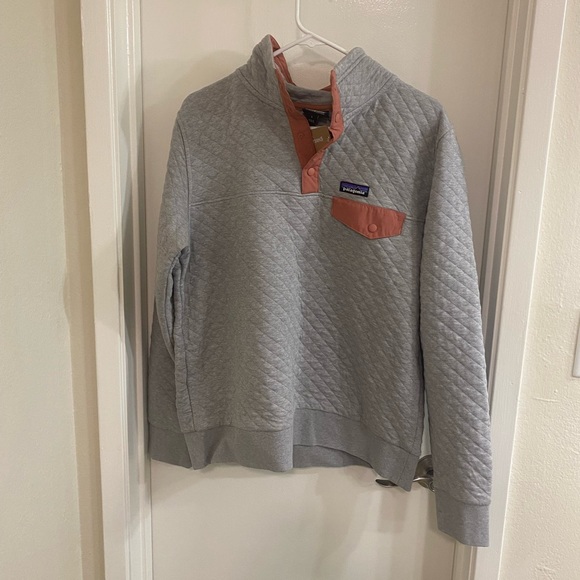 Grey and Coral Patagonia Pullover NWOT original Facebook Merch size Large